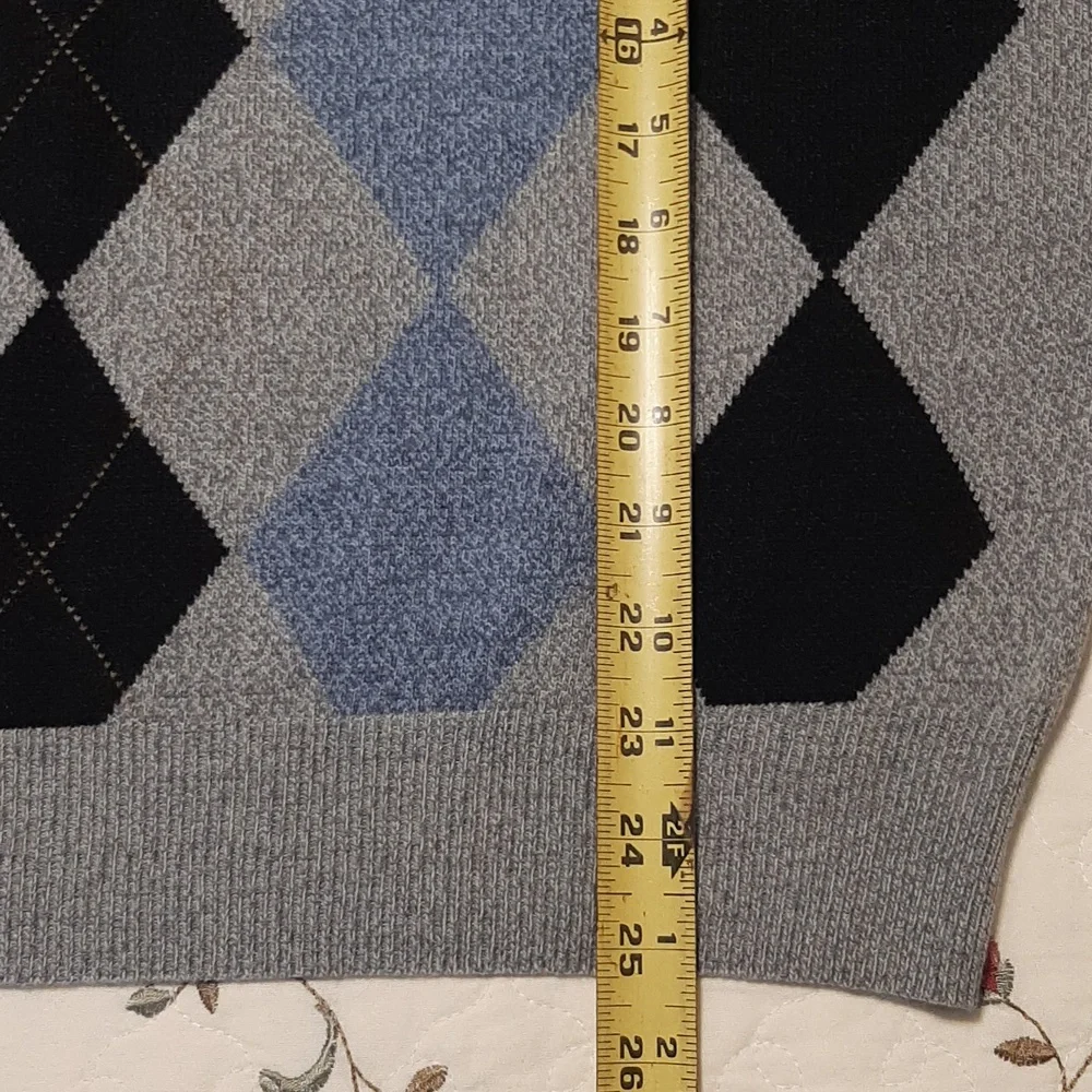 Dockers Men's Size L Light Gray and Blue Argyle Crewneck Sweater